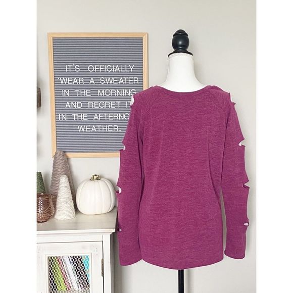 Adorable Goldspark brand Raspberry Crewneck Sweater😁 - Picture 4 of 7